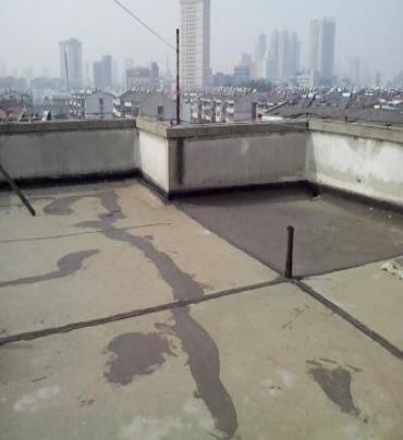 石拐漏水维修 楼顶漏水是什么原因，楼顶漏水维修方法是什么?