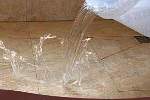 石拐漏水维修 免砸砖防水材料该如何施工